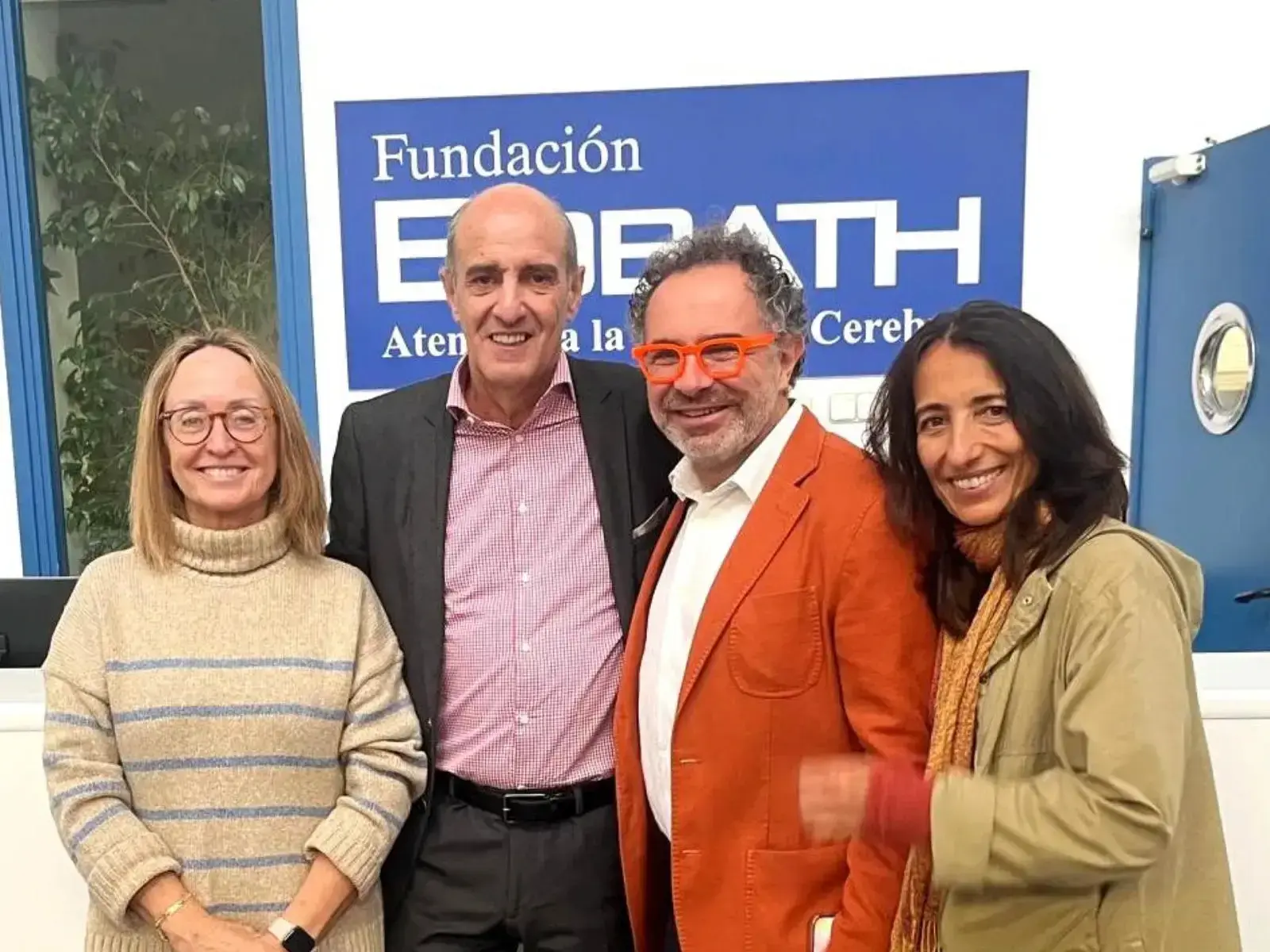 Entrega de la recaudación junto al mago More