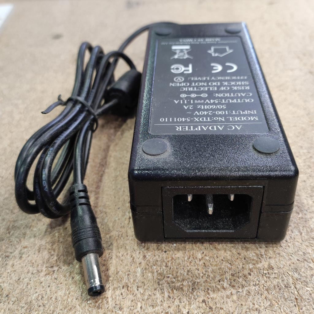 Alimentador para UTP3-SW0401-TP60 con cable