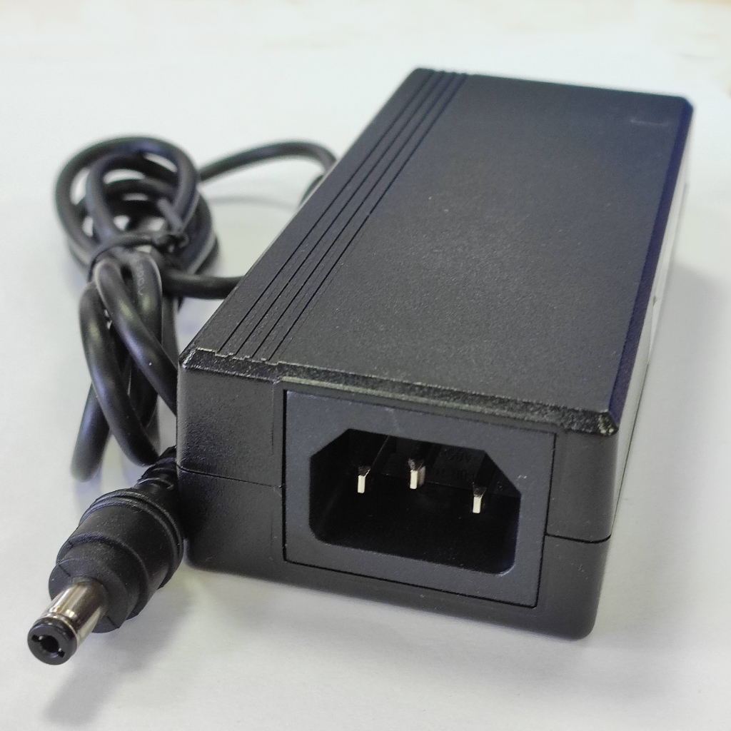 Alimentador AC/DC 12V 3.33A Estabilizado Sobremesa 20W